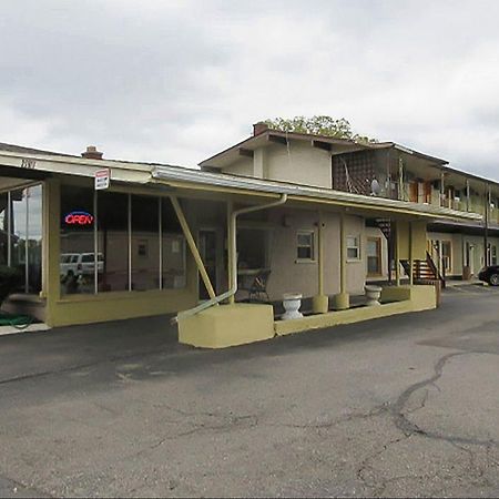 Rodeway Inn & Suites Inkster Exterior photo