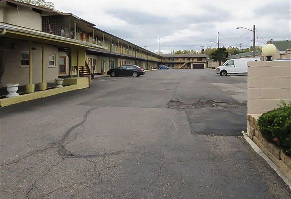 Rodeway Inn & Suites Inkster Exterior photo