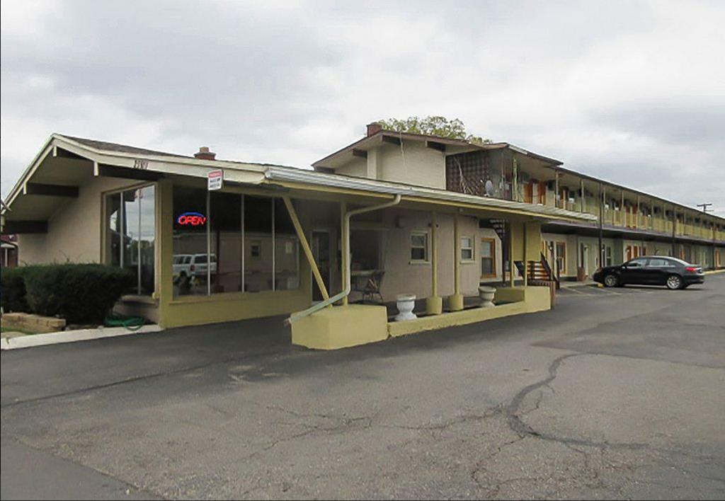 Rodeway Inn & Suites Inkster Exterior photo