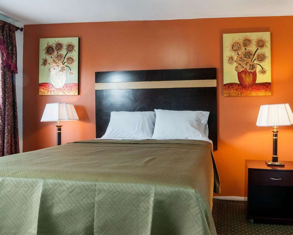 Rodeway Inn & Suites Inkster Room photo